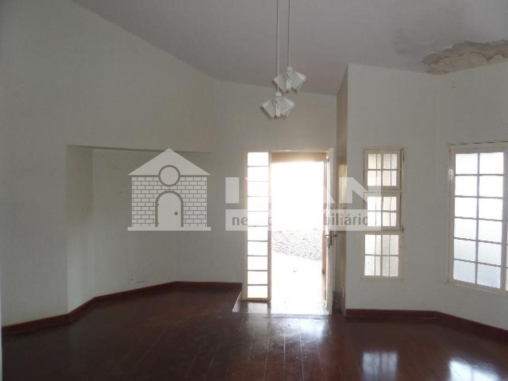 Alugar Casa / Padrão em Uberlândia R$ 2.350,00 - Foto 9
