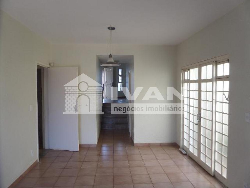 Alugar Casa / Padrão em Uberlândia R$ 2.350,00 - Foto 15