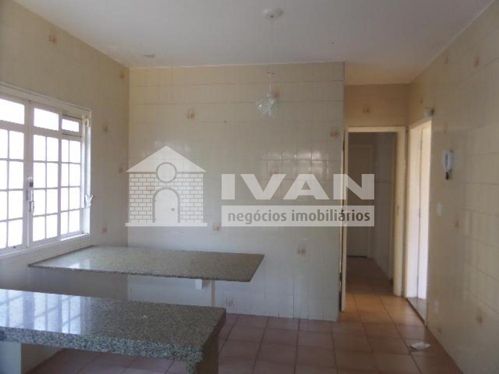 Alugar Casa / Padrão em Uberlândia R$ 2.350,00 - Foto 17