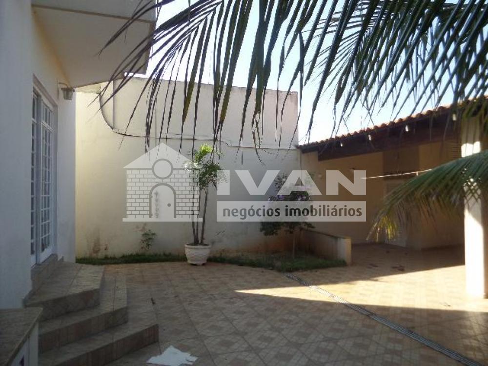 Alugar Casa / Padrão em Uberlândia R$ 2.350,00 - Foto 10