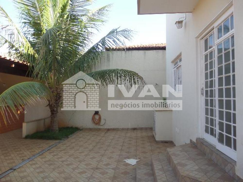 Alugar Casa / Padrão em Uberlândia R$ 2.350,00 - Foto 7