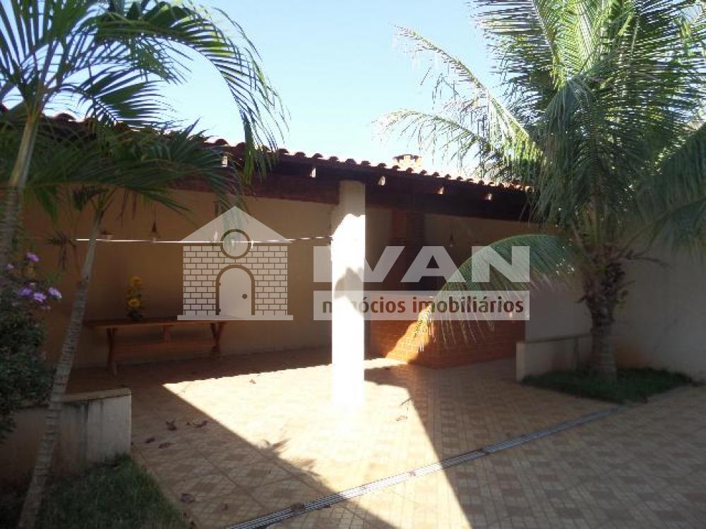 Alugar Casa / Padrão em Uberlândia R$ 2.350,00 - Foto 8