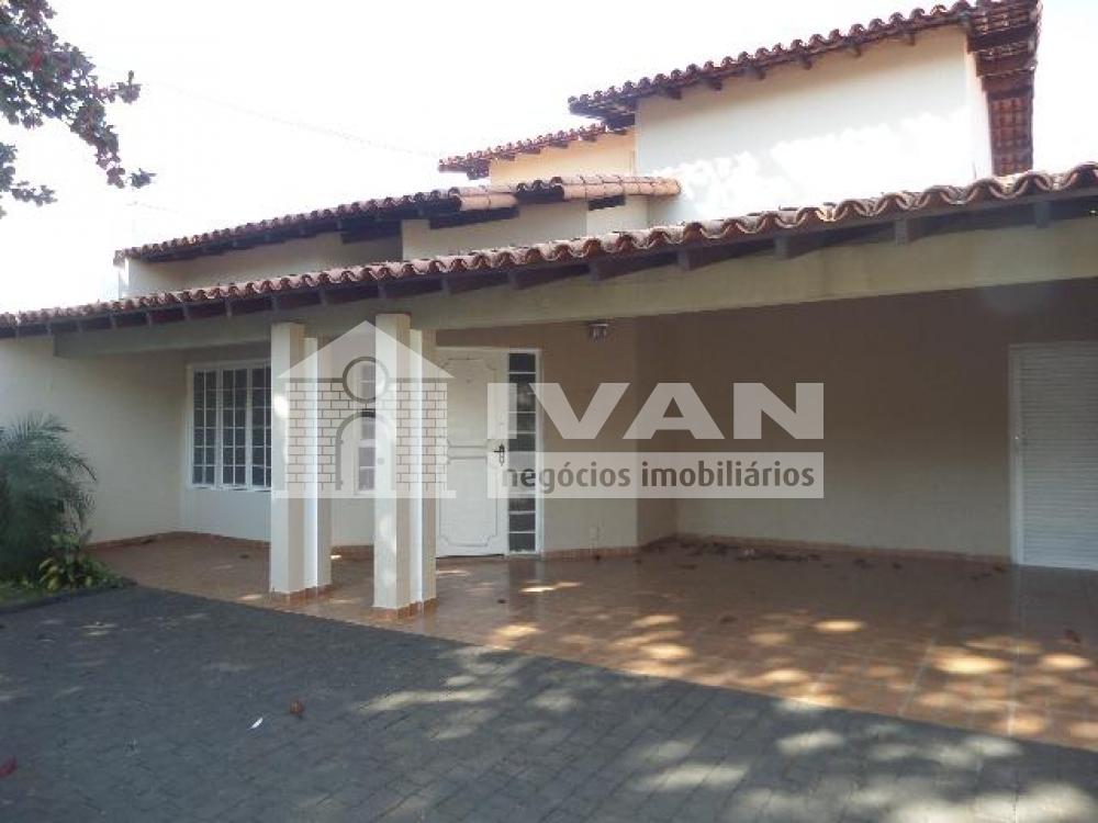 Alugar Casa / Padrão em Uberlândia R$ 2.350,00 - Foto 2