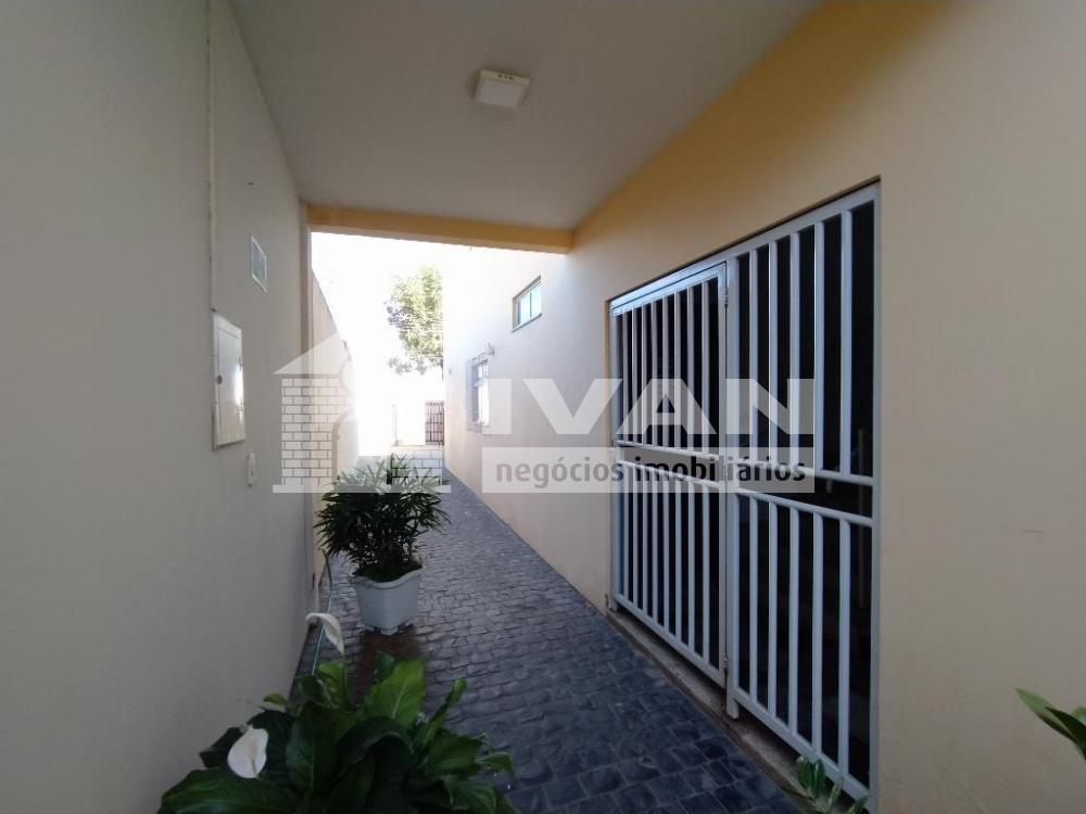 Alugar Apartamento / Padrão em Uberlândia R$ 1.800,00 - Foto 6