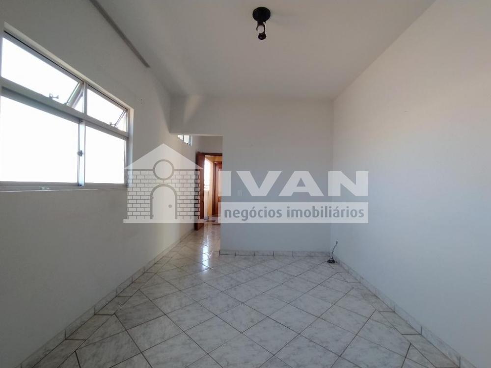 Alugar Apartamento / Padrão em Uberlândia R$ 1.800,00 - Foto 8