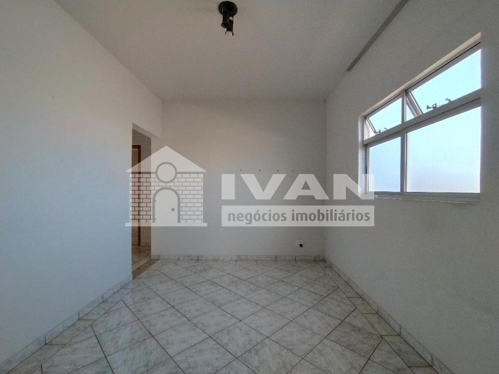 Alugar Apartamento / Padrão em Uberlândia R$ 1.800,00 - Foto 9