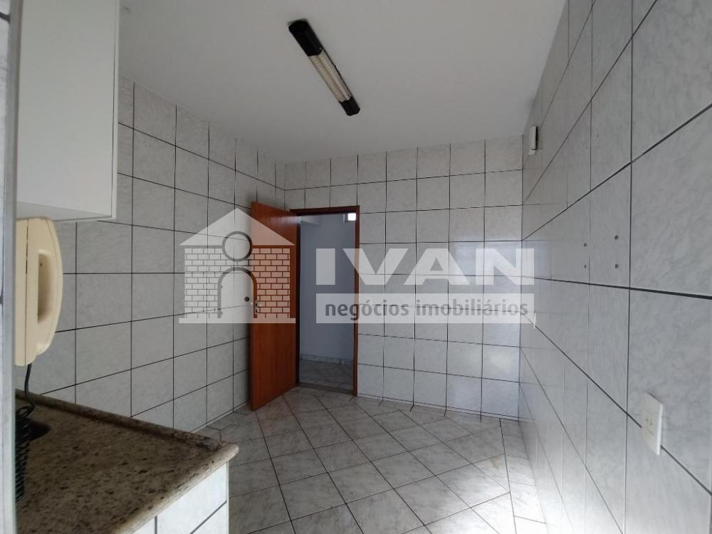 Alugar Apartamento / Padrão em Uberlândia R$ 1.800,00 - Foto 11