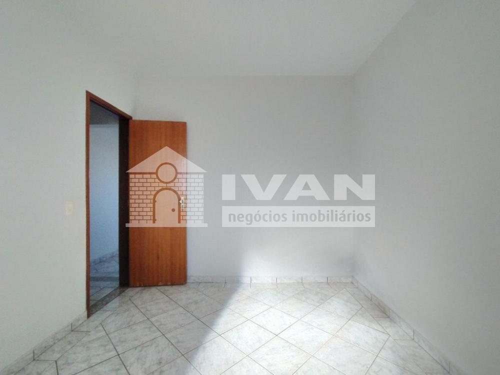 Alugar Apartamento / Padrão em Uberlândia R$ 1.800,00 - Foto 15