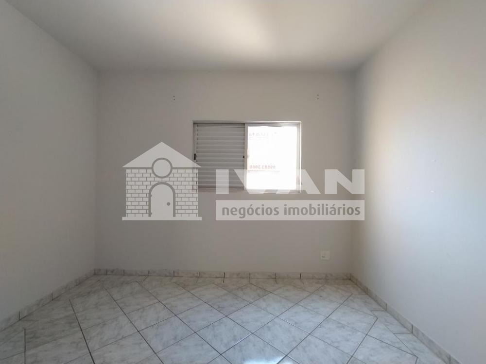 Alugar Apartamento / Padrão em Uberlândia R$ 1.800,00 - Foto 16