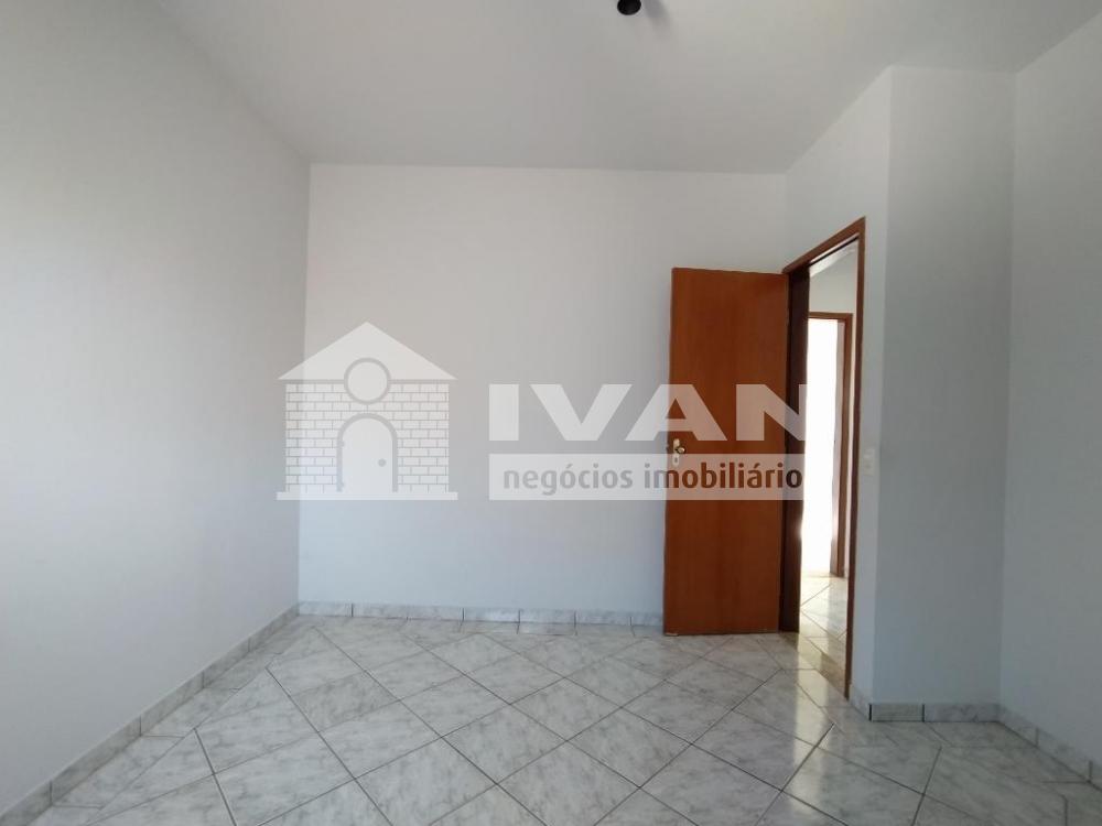 Alugar Apartamento / Padrão em Uberlândia R$ 1.800,00 - Foto 17