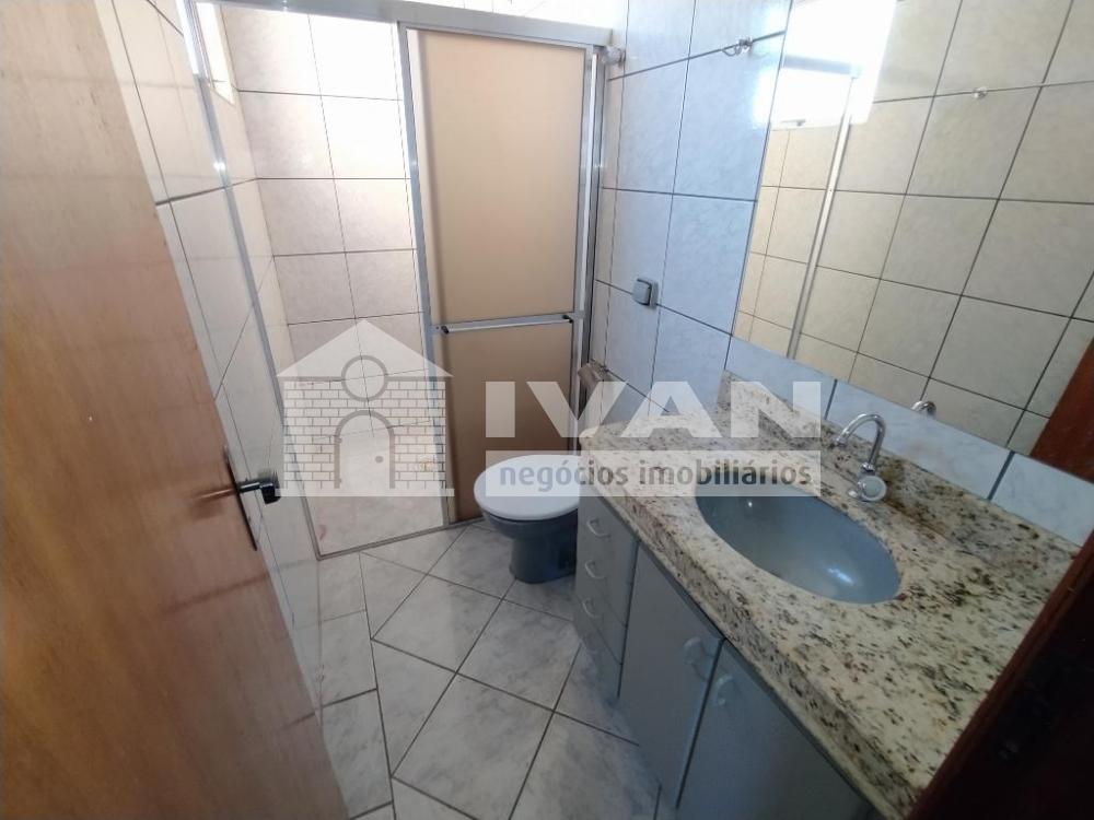 Alugar Apartamento / Padrão em Uberlândia R$ 1.800,00 - Foto 18