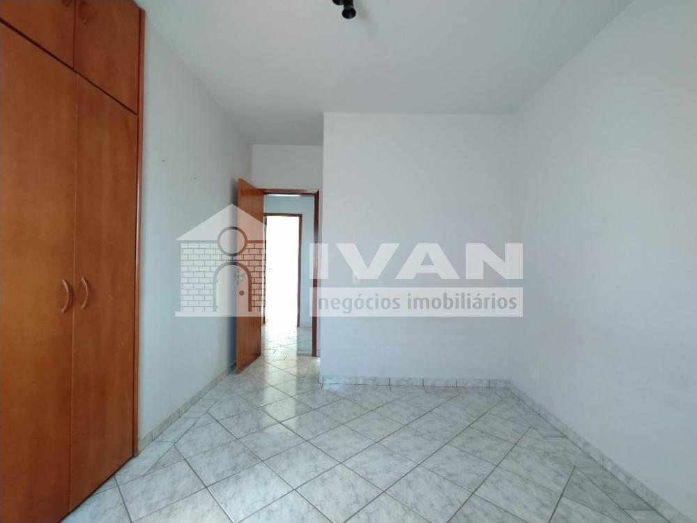 Alugar Apartamento / Padrão em Uberlândia R$ 1.800,00 - Foto 21