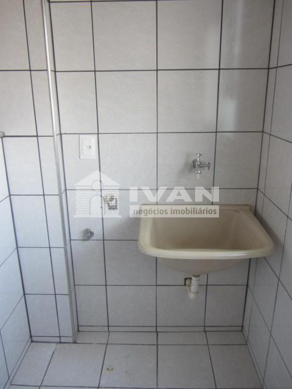 Alugar Apartamento / Padrão em Uberlândia R$ 1.100,00 - Foto 6