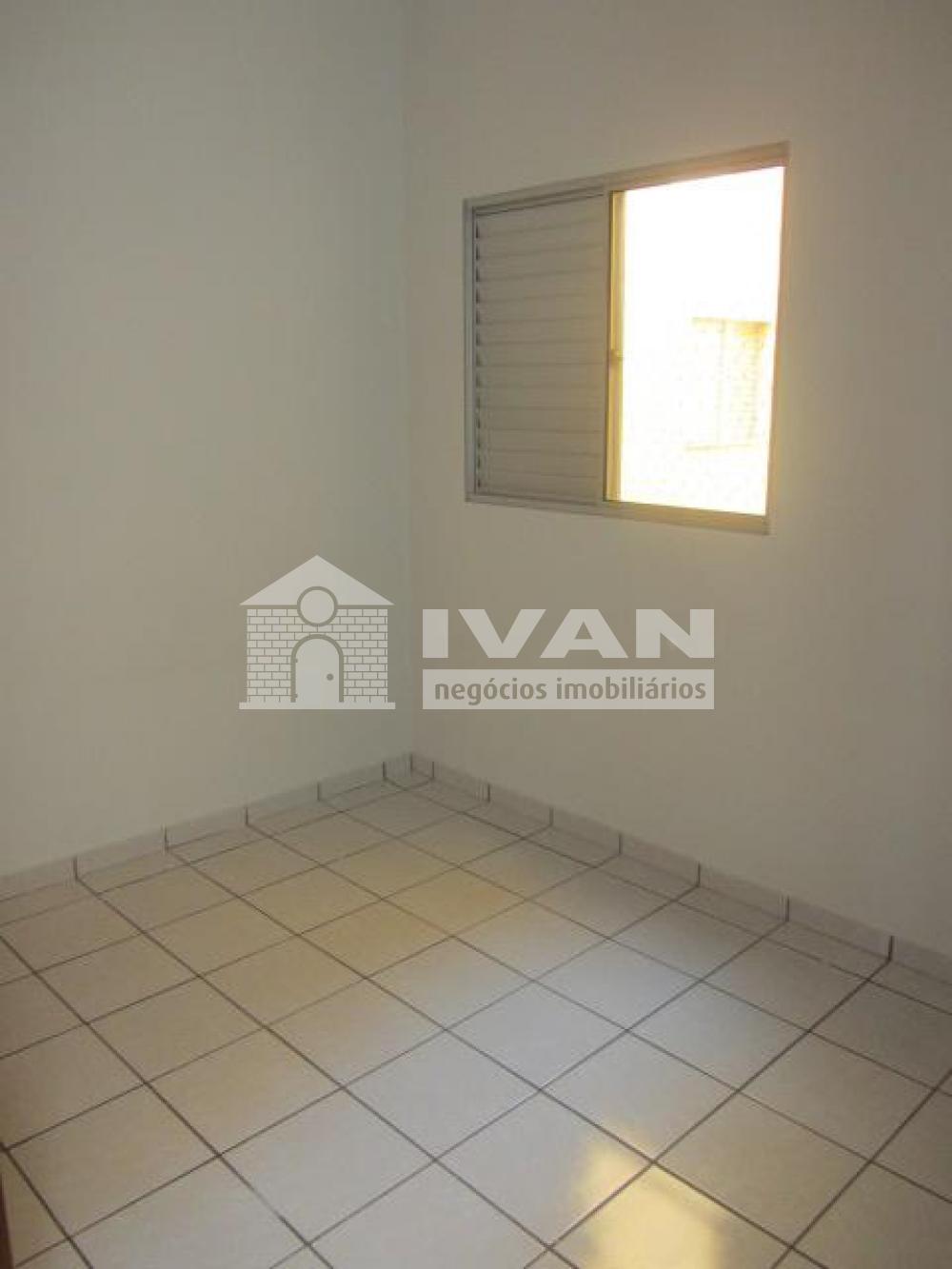 Alugar Apartamento / Padrão em Uberlândia R$ 1.100,00 - Foto 7
