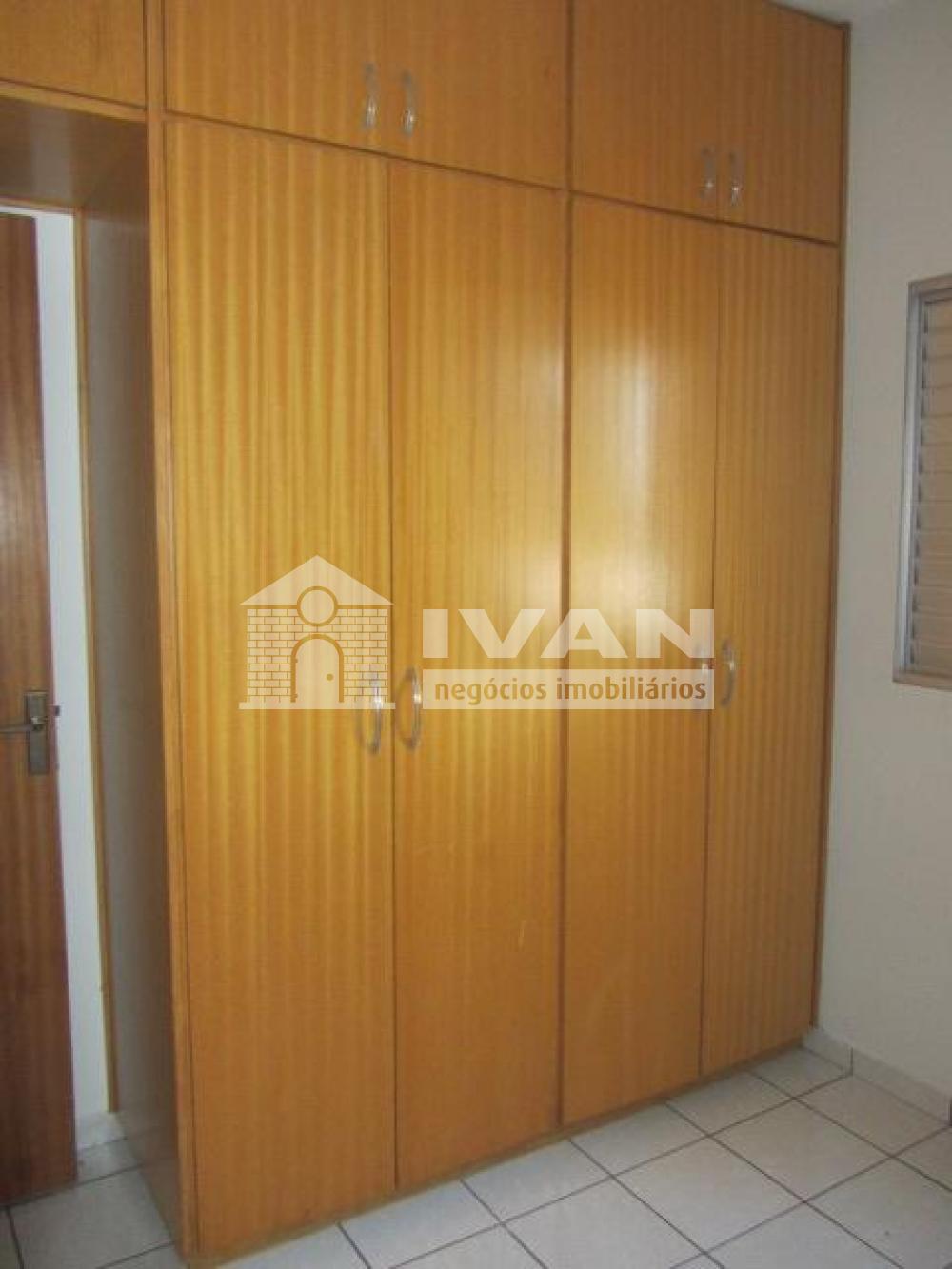 Alugar Apartamento / Padrão em Uberlândia R$ 1.100,00 - Foto 11