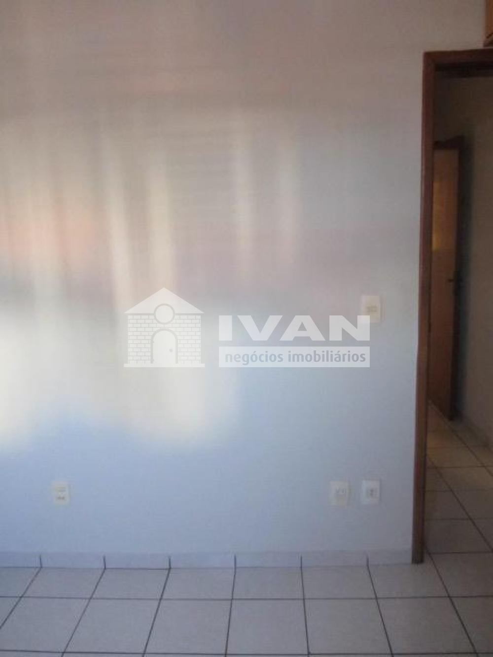 Alugar Apartamento / Padrão em Uberlândia R$ 1.100,00 - Foto 12