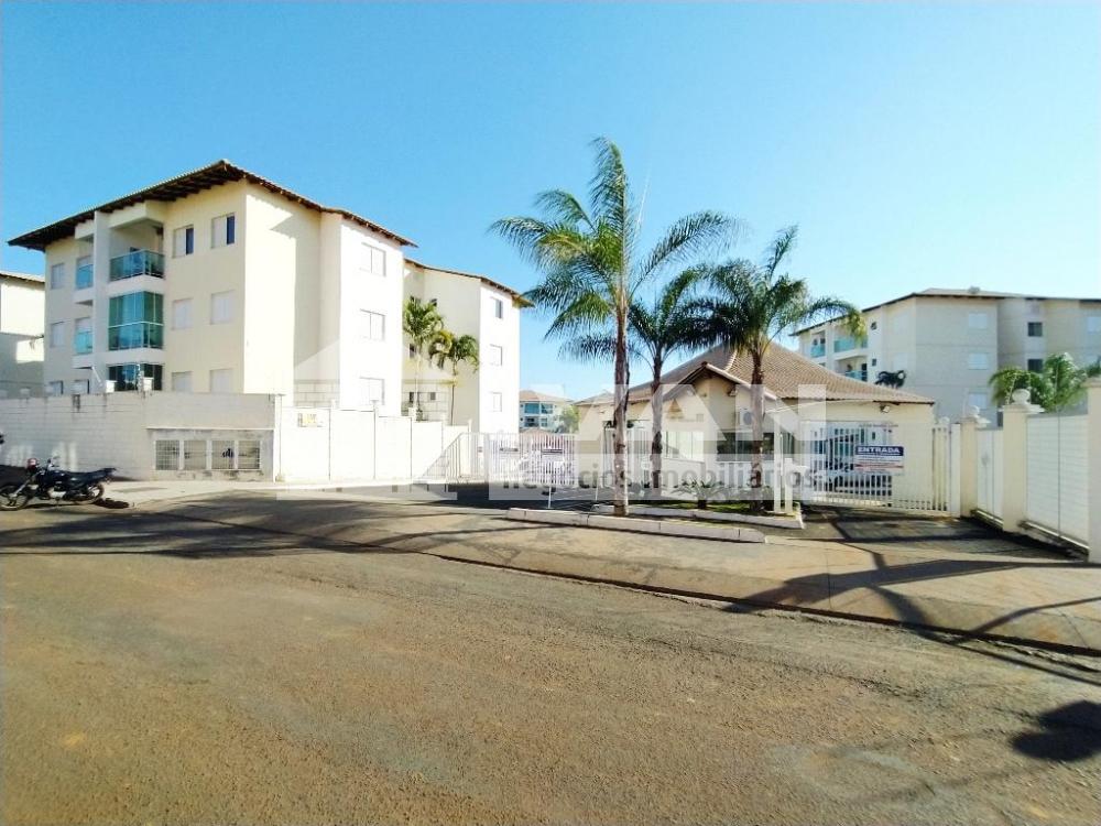 Alugar Apartamento / Padrão em Uberlândia R$ 1.850,00 - Foto 2