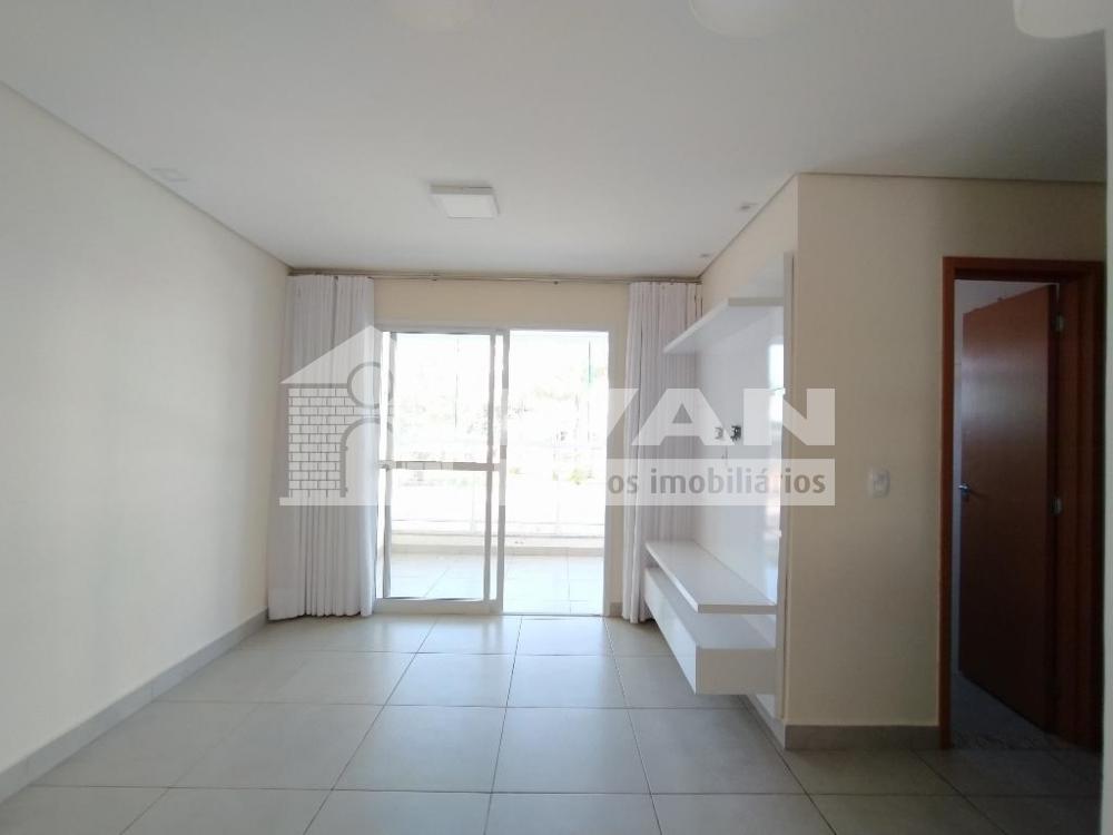 Alugar Apartamento / Padrão em Uberlândia R$ 1.850,00 - Foto 9