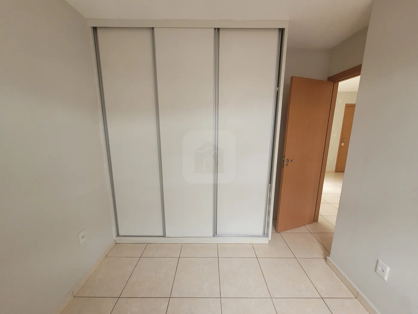 Alugar Apartamento / Padrão em Uberlândia R$ 950,00 - Foto 11