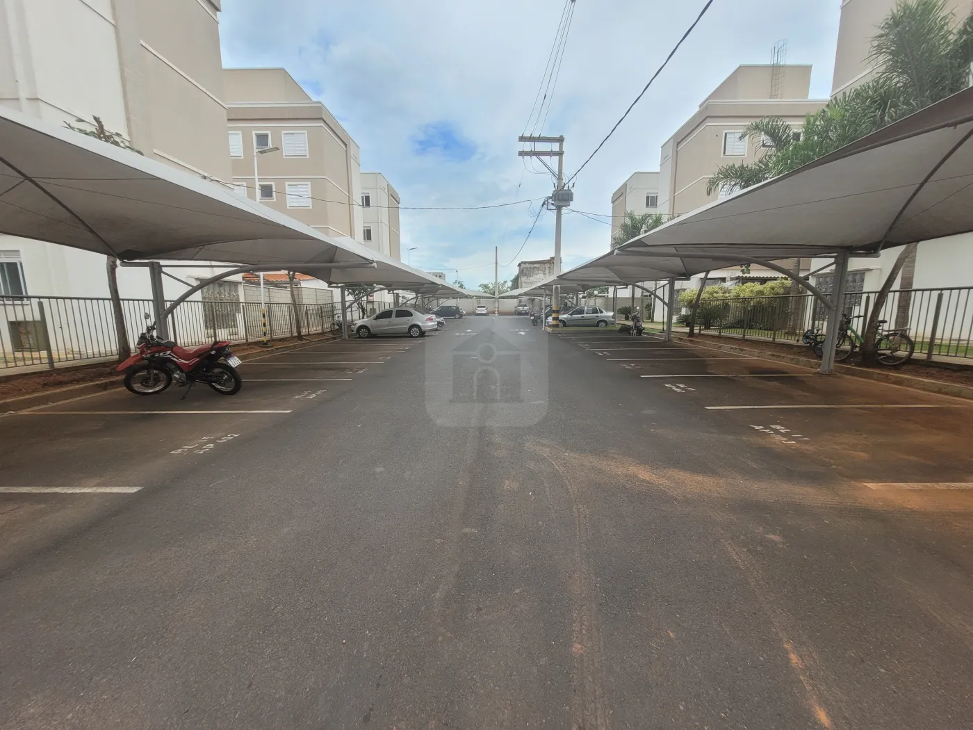 Alugar Apartamento / Padrão em Uberlândia R$ 950,00 - Foto 3