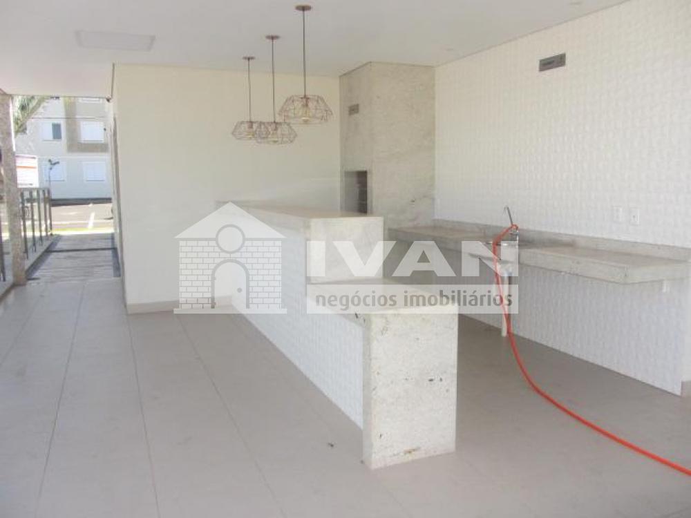 Alugar Apartamento / Padrão em Uberlândia R$ 950,00 - Foto 17