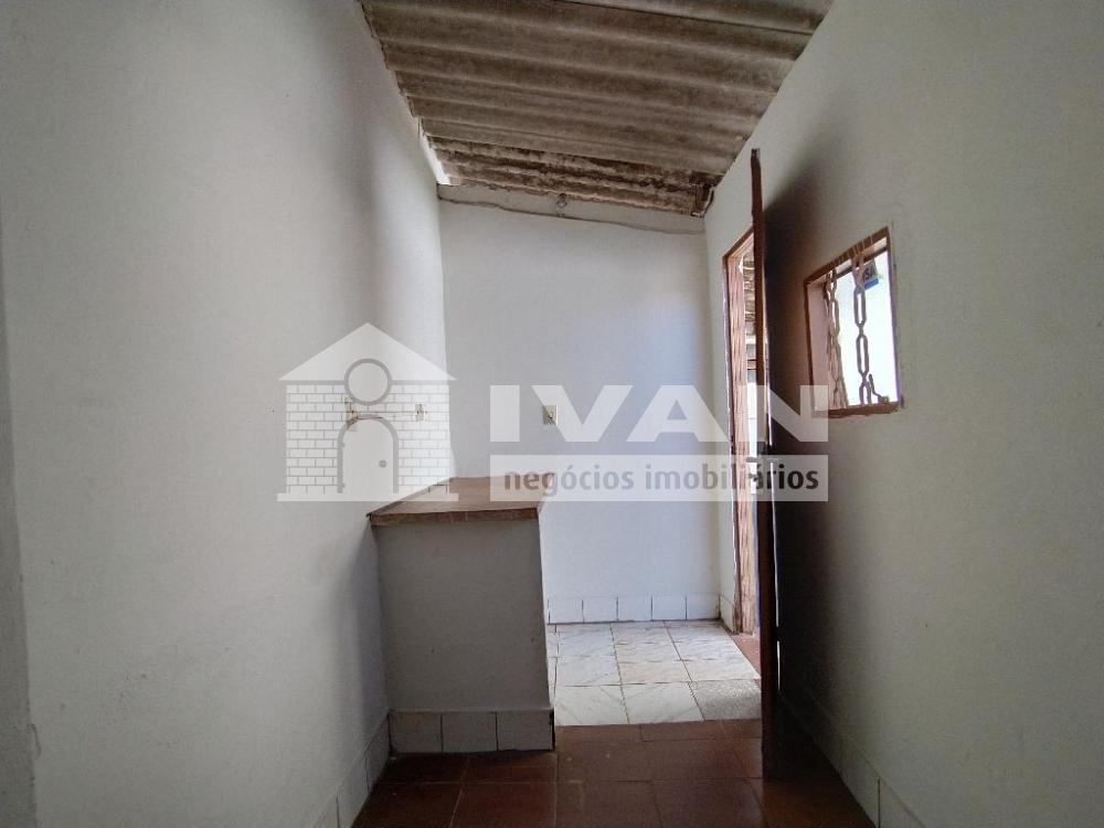 Alugar Casa / Colônia em Uberlândia R$ 950,00 - Foto 1