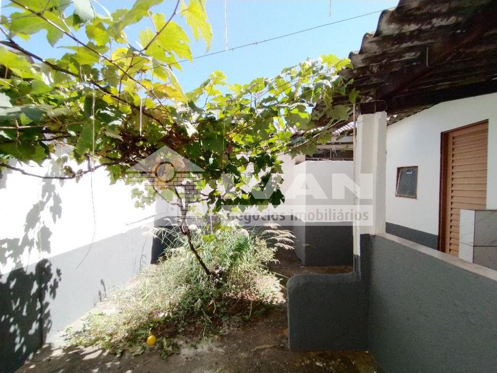 Alugar Casa / Colônia em Uberlândia R$ 950,00 - Foto 4