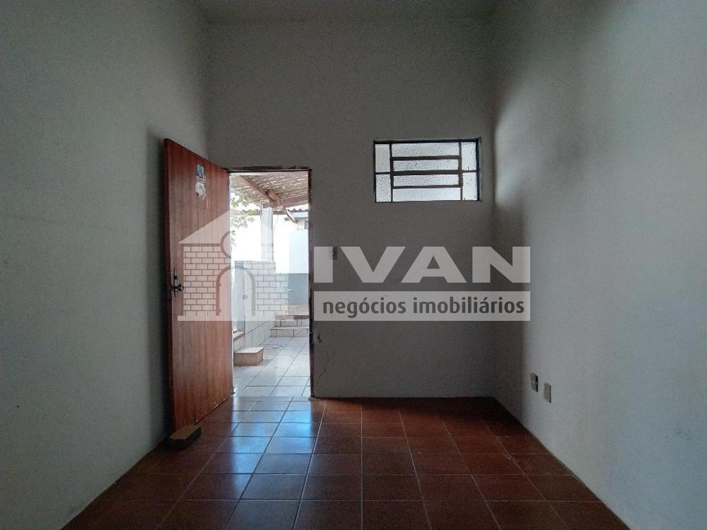 Alugar Casa / Colônia em Uberlândia R$ 950,00 - Foto 12
