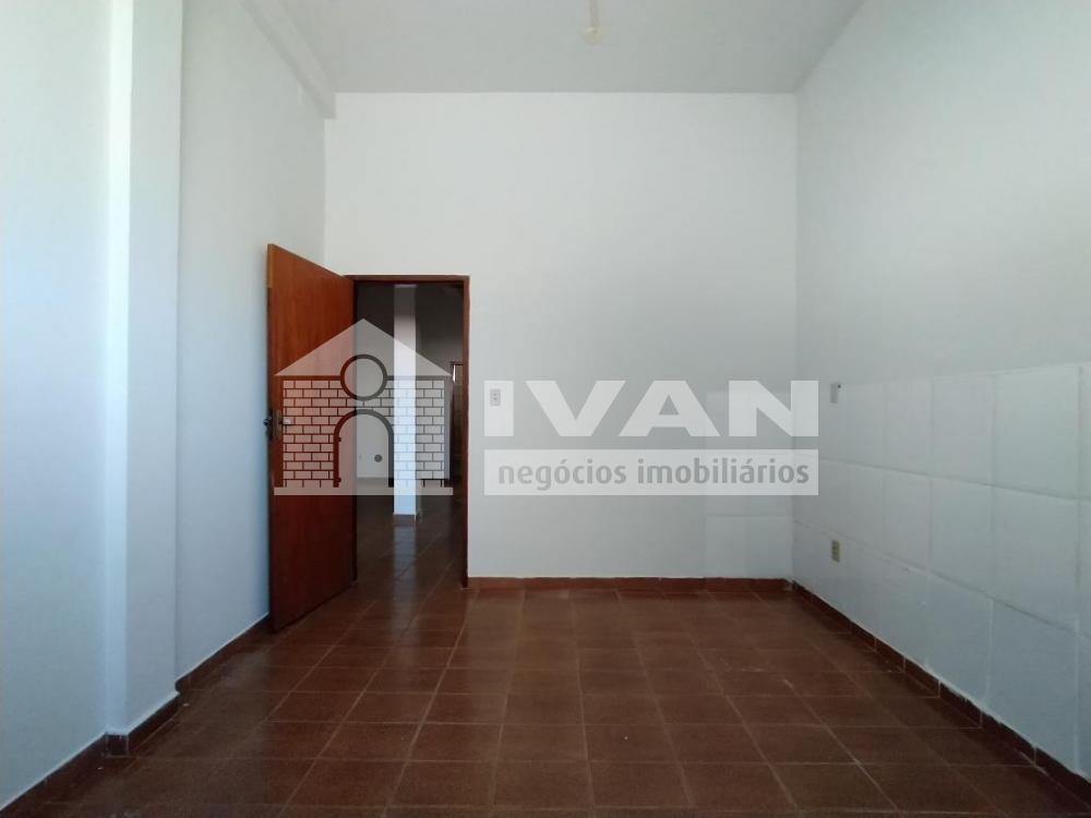 Alugar Casa / Colônia em Uberlândia R$ 950,00 - Foto 13