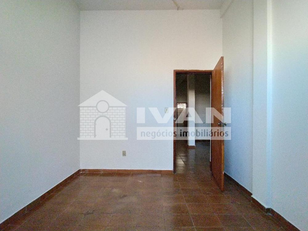 Alugar Casa / Colônia em Uberlândia R$ 950,00 - Foto 15