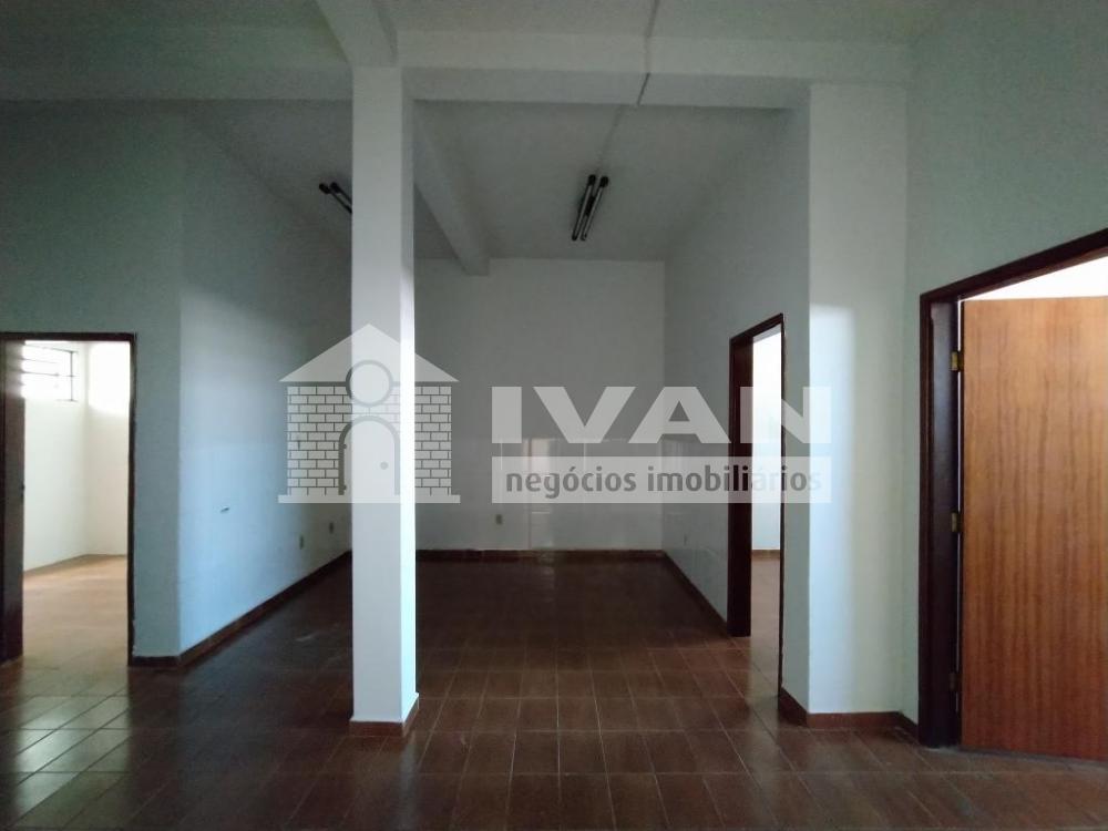 Alugar Casa / Colônia em Uberlândia R$ 950,00 - Foto 17