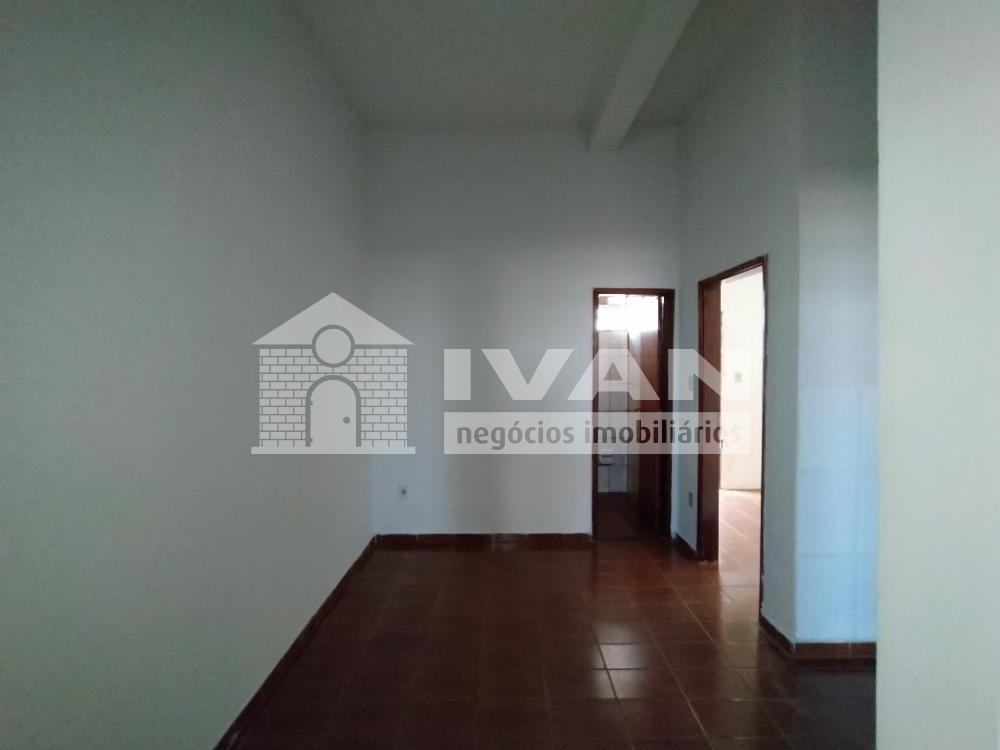 Alugar Casa / Colônia em Uberlândia R$ 950,00 - Foto 18