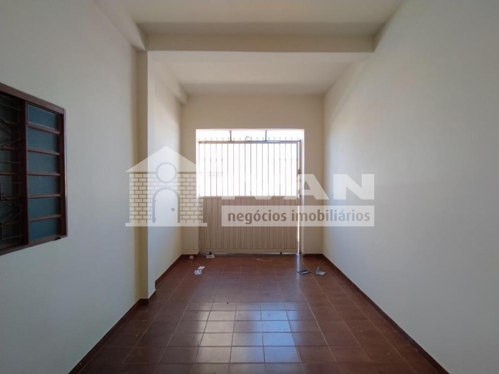Alugar Casa / Colônia em Uberlândia R$ 950,00 - Foto 21