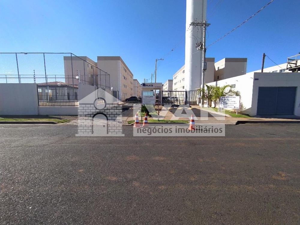 Alugar Apartamento / Padrão em Uberlândia R$ 1.200,00 - Foto 2