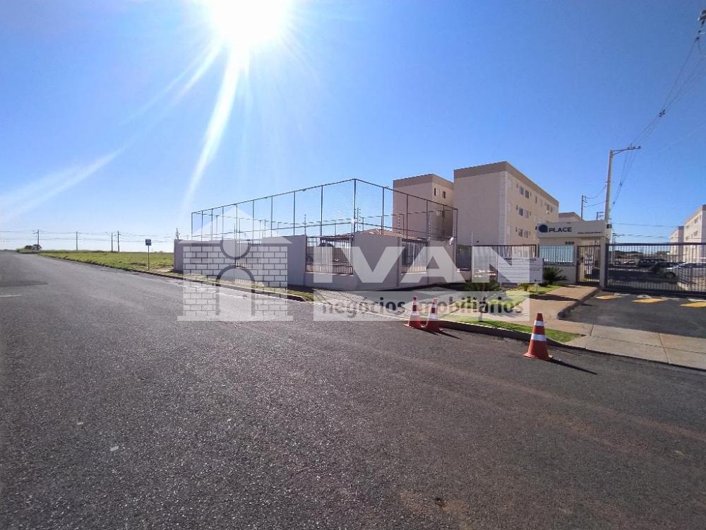 Alugar Apartamento / Padrão em Uberlândia R$ 1.200,00 - Foto 3