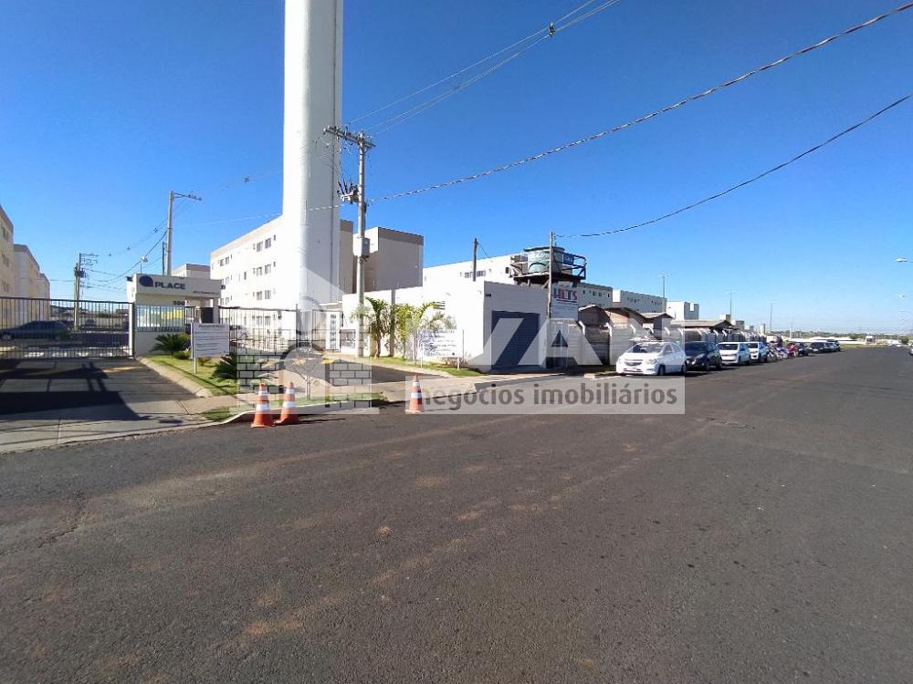 Alugar Apartamento / Padrão em Uberlândia R$ 1.200,00 - Foto 4