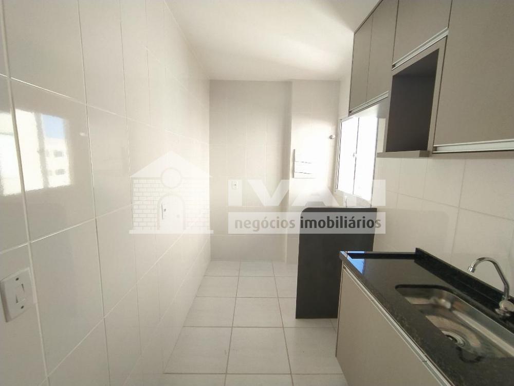 Alugar Apartamento / Padrão em Uberlândia R$ 1.200,00 - Foto 11