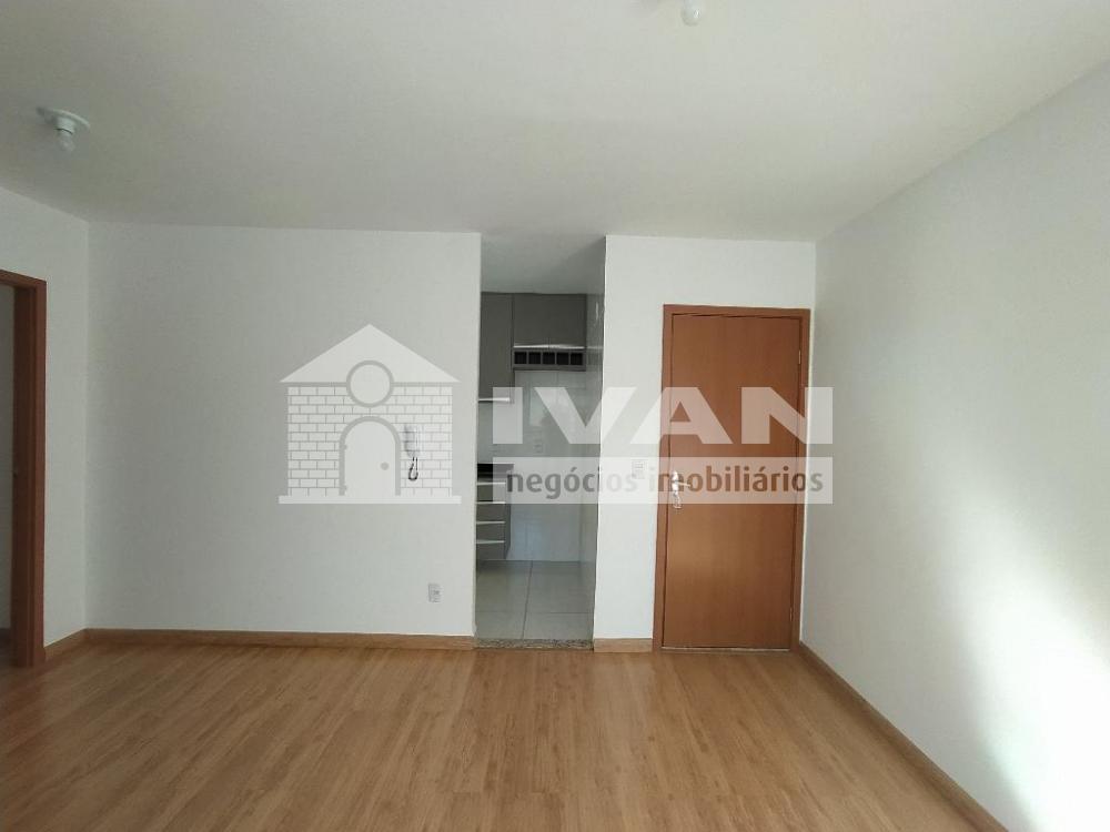 Alugar Apartamento / Padrão em Uberlândia R$ 1.200,00 - Foto 8