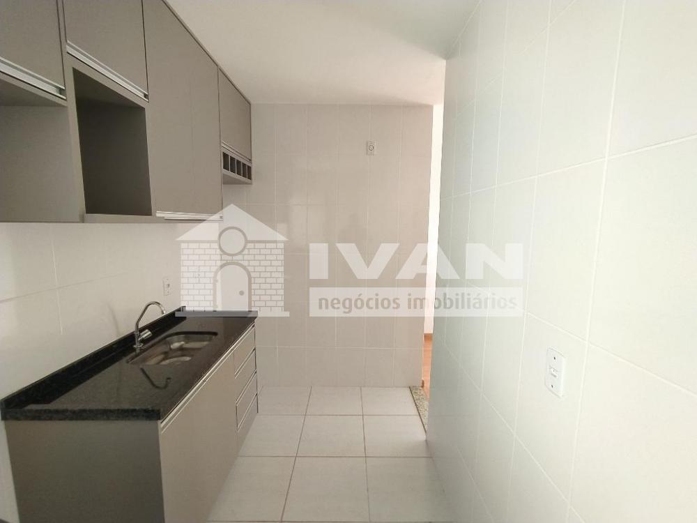 Alugar Apartamento / Padrão em Uberlândia R$ 1.200,00 - Foto 12