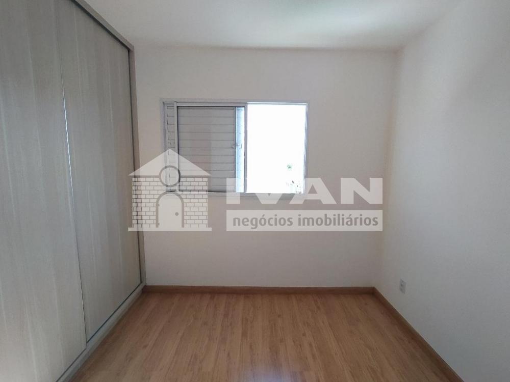 Alugar Apartamento / Padrão em Uberlândia R$ 1.200,00 - Foto 16