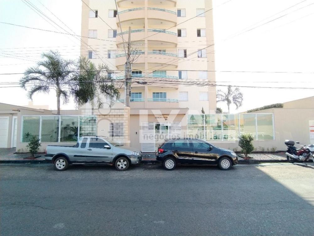 Alugar Apartamento / Padrão em Uberlândia R$ 2.800,00 - Foto 2