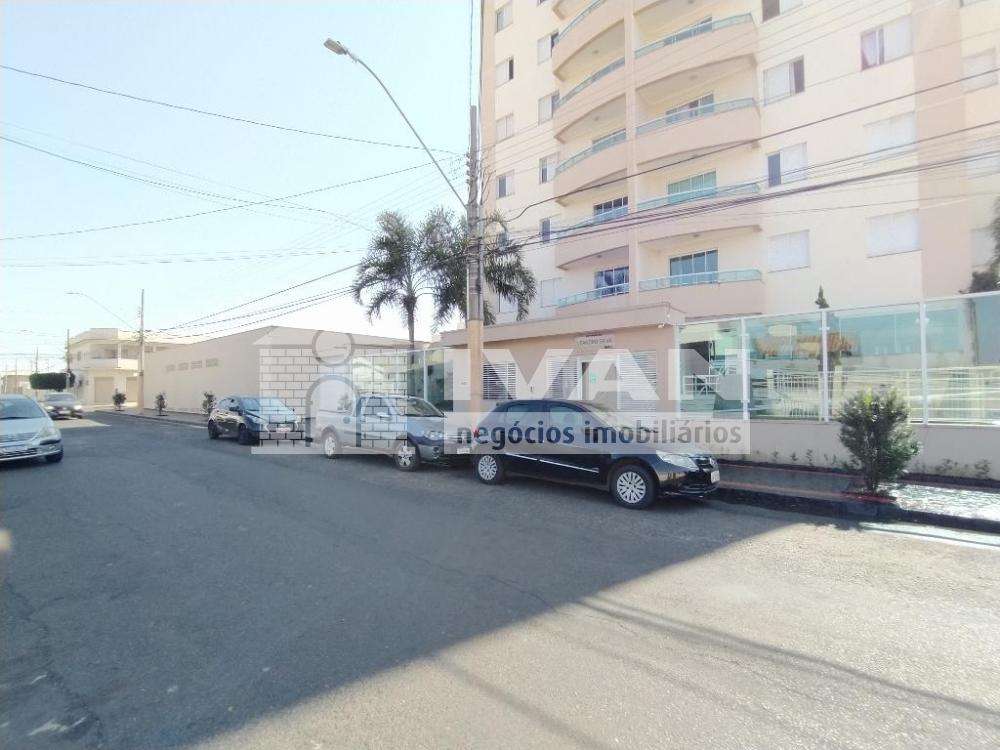 Alugar Apartamento / Padrão em Uberlândia R$ 2.800,00 - Foto 4