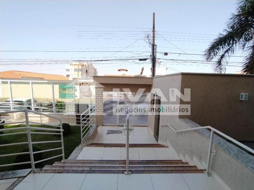 Alugar Apartamento / Padrão em Uberlândia R$ 2.800,00 - Foto 6
