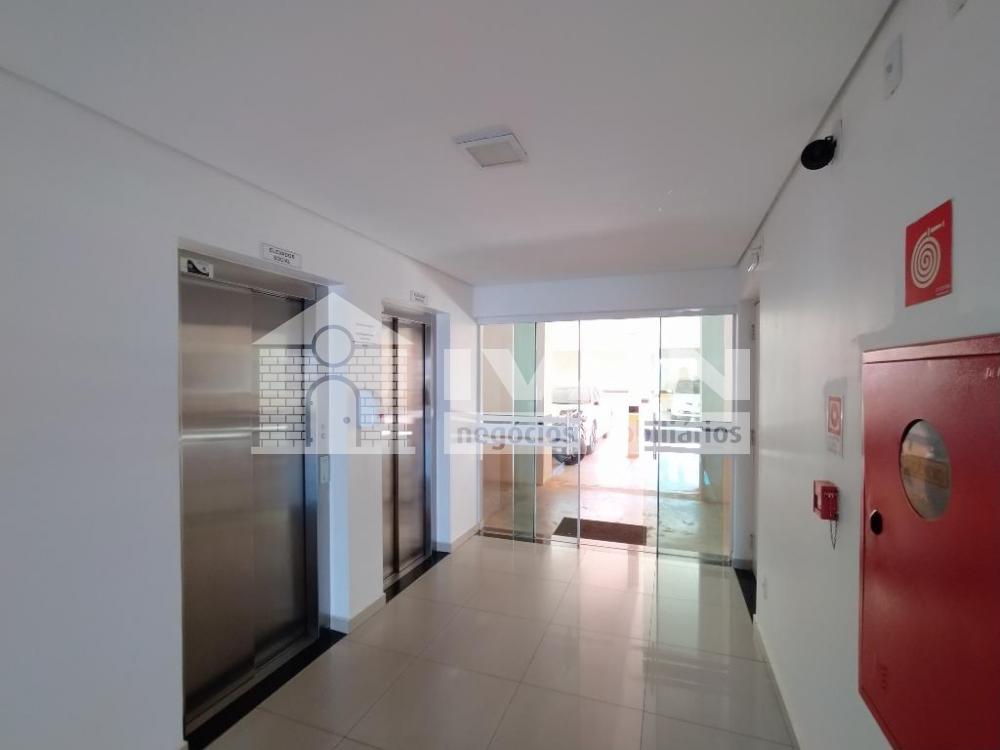 Alugar Apartamento / Padrão em Uberlândia R$ 2.800,00 - Foto 9