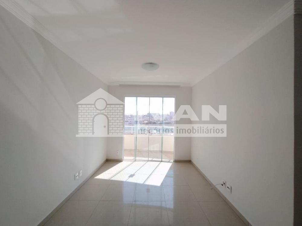 Alugar Apartamento / Padrão em Uberlândia R$ 2.800,00 - Foto 12