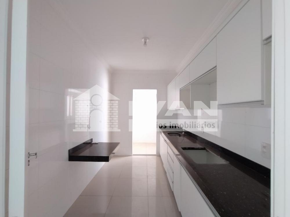 Alugar Apartamento / Padrão em Uberlândia R$ 2.800,00 - Foto 16