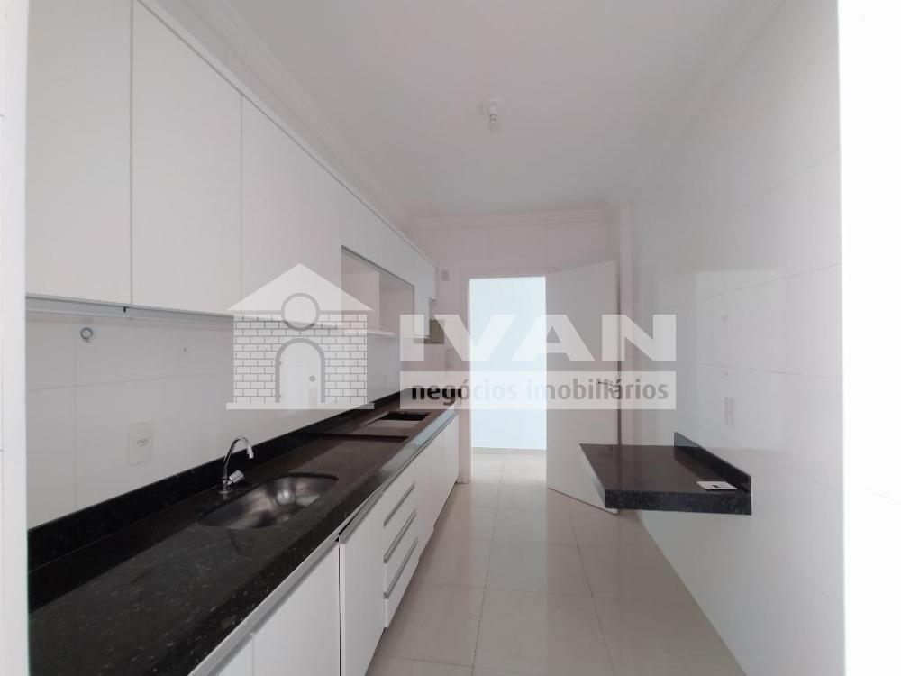 Alugar Apartamento / Padrão em Uberlândia R$ 2.800,00 - Foto 17
