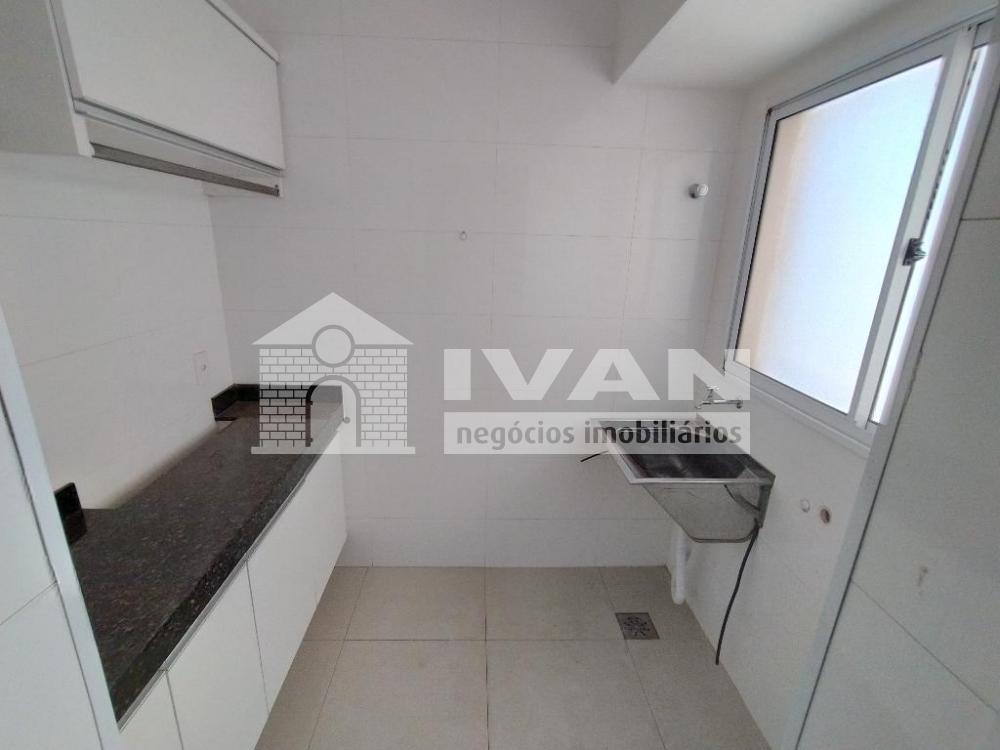 Alugar Apartamento / Padrão em Uberlândia R$ 2.800,00 - Foto 18