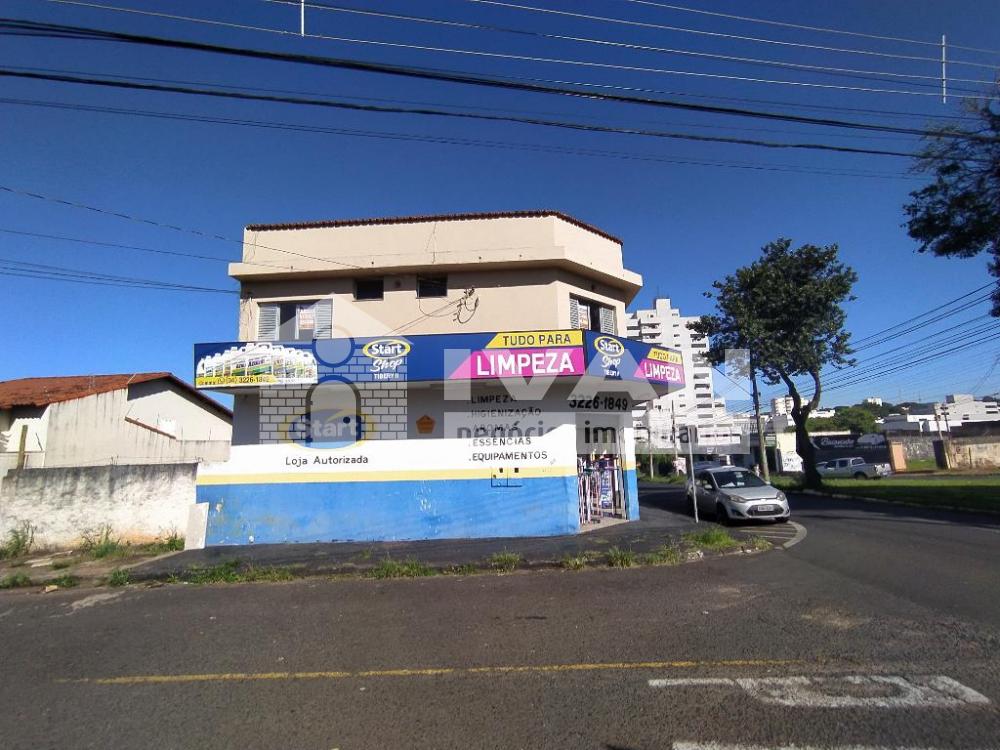 Alugar Casa / Padrão em Uberlândia R$ 2.900,00 - Foto 3