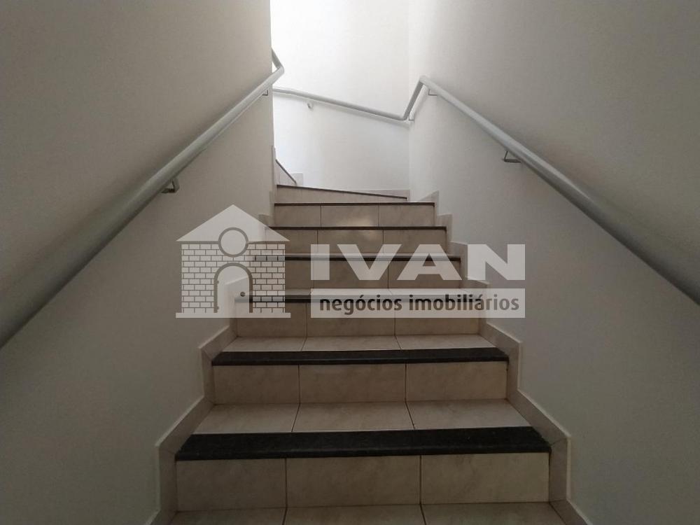 Alugar Casa / Padrão em Uberlândia R$ 2.900,00 - Foto 4